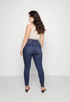 Vero Moda Curve Jeans Skinny - Dark Blue Denim -Stradivarius Soldes ab55ef678360422db4eda5412b7e4df6