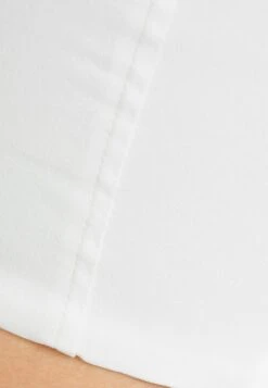 BERSHKA Bengaline - Débardeur - White 12 BERSHKA Bengaline - Débardeur - White -Stradivarius Soldes b06395e33aa34aeeab45c096c0bf6e73