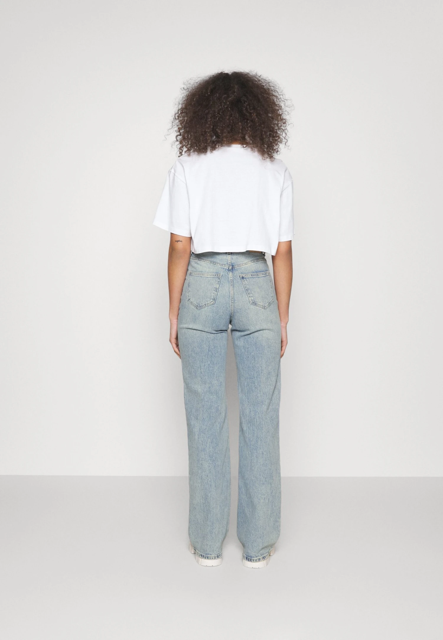 Vero Moda Tall Straight Jeans - Jean Droit - Light Blue Denim 5 Vero Moda Tall Straight Jeans - Jean Droit - Light Blue Denim – Image 3