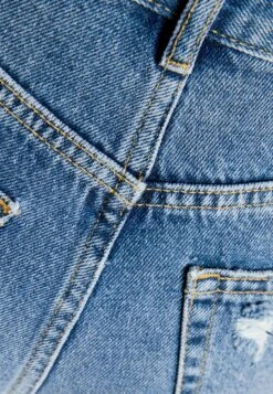 BERSHKA Ripped With Pockets - Short En Jean - Dark Blue -Stradivarius Soldes b5080cba5d424407804674235911e522