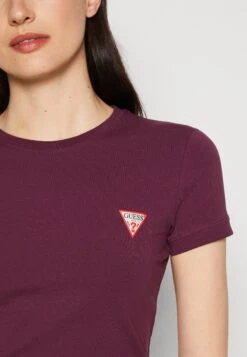 Guess Ss Cn Mini Triangle Tee - T-Shirt Basique - Black Cherry 12 Guess Ss Cn Mini Triangle Tee - T-Shirt Basique - Black Cherry -Stradivarius Soldes b5a0cbd9b6ca4894a1bab830a60718a4