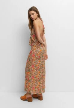 PULL & BEAR Floral Midi - Jupe Trapèze - Coral -Stradivarius Soldes b933c3d6a92340b0b7531b7b00f7793c