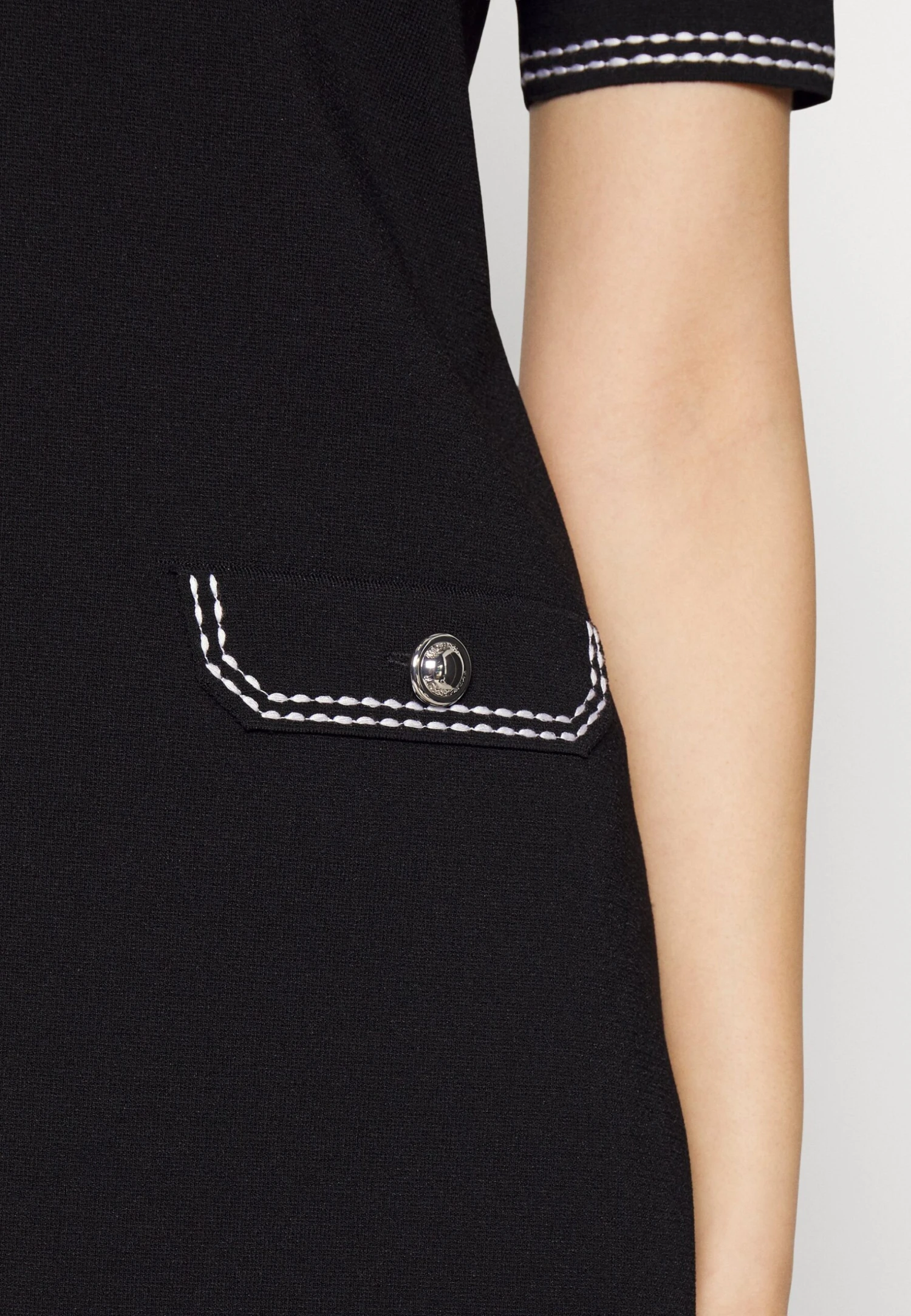 MICHAEL Michael Kors Eco Pop Button - Robe Pull - Black 8 MICHAEL Michael Kors Eco Pop Button - Robe Pull - Black – Image 6