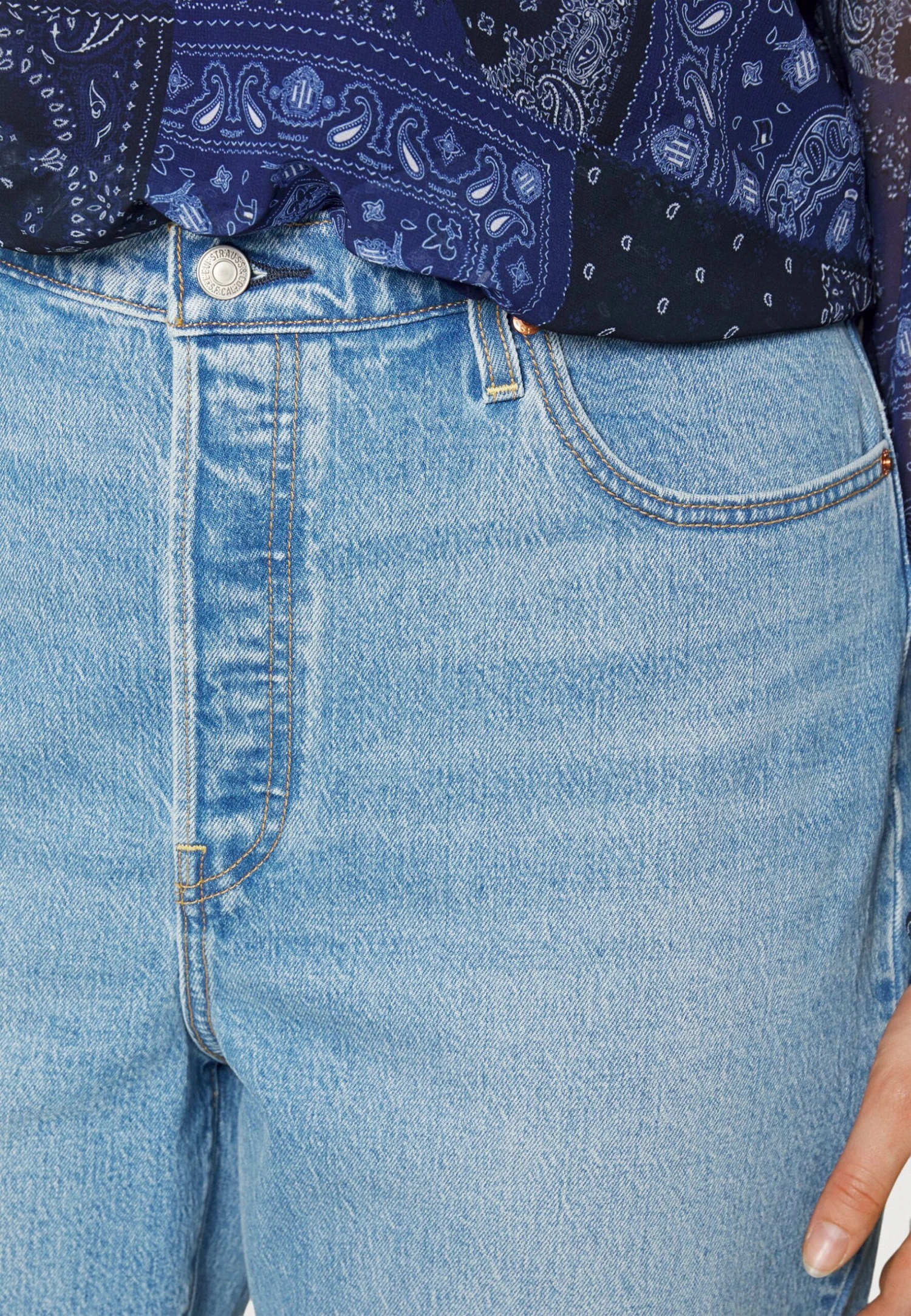 Levi's® Plus Ribcage - Jean Boyfriend - Light Indigo Worn In 7 Levi's® Plus Ribcage - Jean Boyfriend - Light Indigo Worn In – Image 6