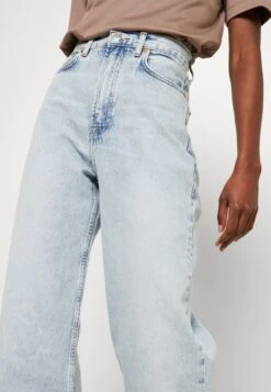 SAMSØE SAMSØE Rebecca - Jean Boyfriend - Frozen Snow -Stradivarius Soldes c35feae1beee4b46b5a43ad1774ab42d