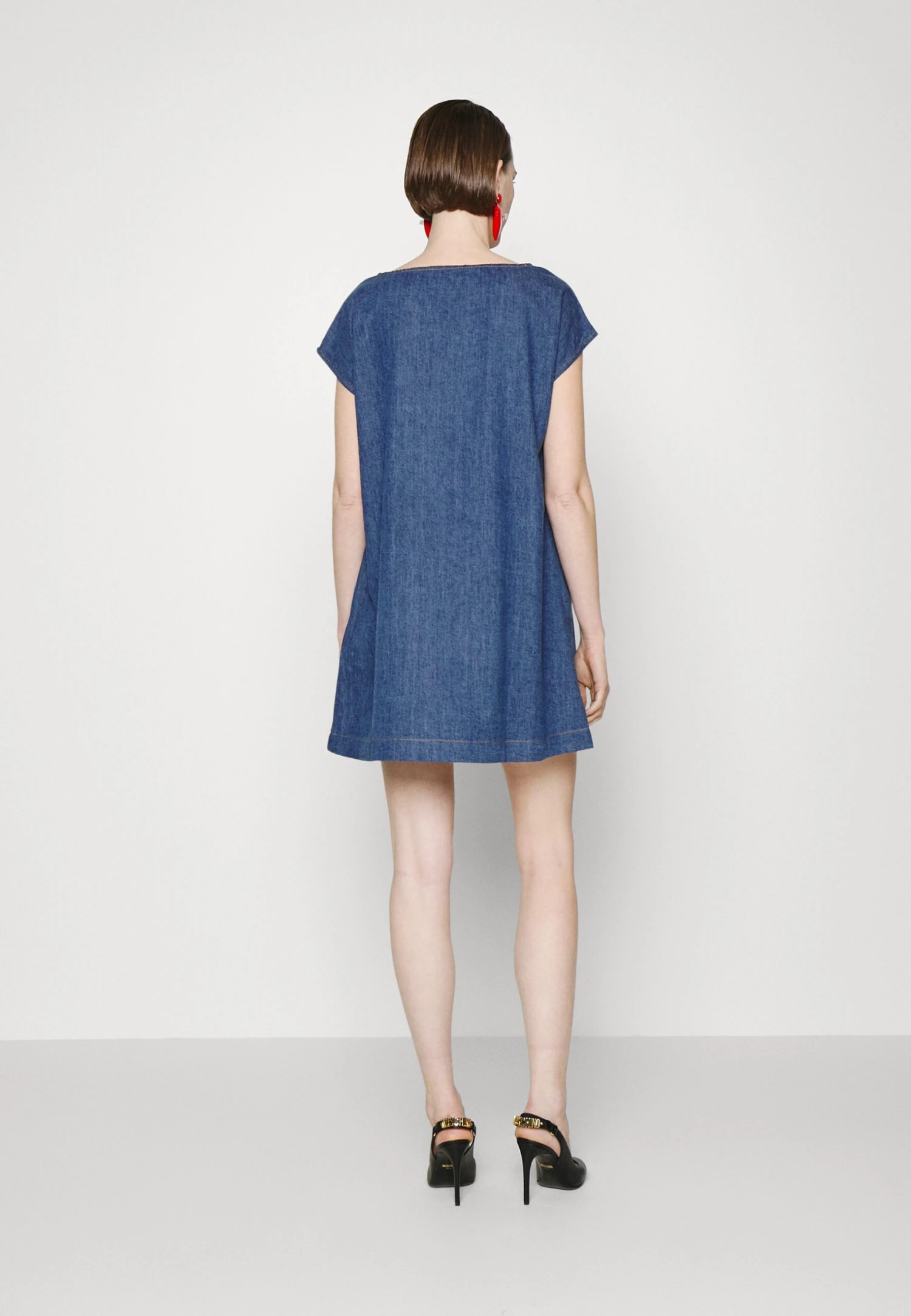 LOVE MOSCHINO Robe En Jean - Blue Denim 5 LOVE MOSCHINO Robe En Jean - Blue Denim – Image 3