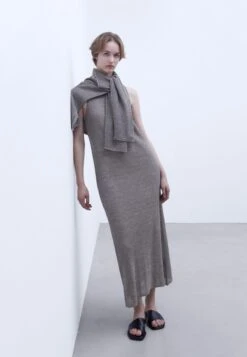 ADOLFO DOMINGUEZ Robe Longue - Taupe 11 ADOLFO DOMINGUEZ Robe Longue - Taupe -Stradivarius Soldes c6568845c3d948be871fa7e94777000d