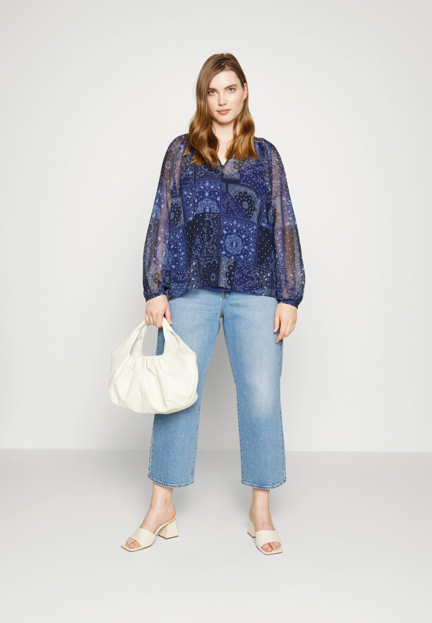 Levi's® Plus Ribcage - Jean Boyfriend - Light Indigo Worn In 3 Levi's® Plus Ribcage - Jean Boyfriend - Light Indigo Worn In – Image 2