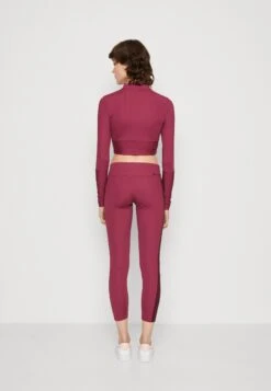 Nike Sportswear T-Shirt À Manches Longues - Rosewood/Night Maroon -Stradivarius Soldes d2eefa9b0d2146f8b05ce571feeb0796