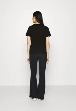 Devant -Stradivarius Soldes d5d305c46abf4bb88688efe66f52d4ea