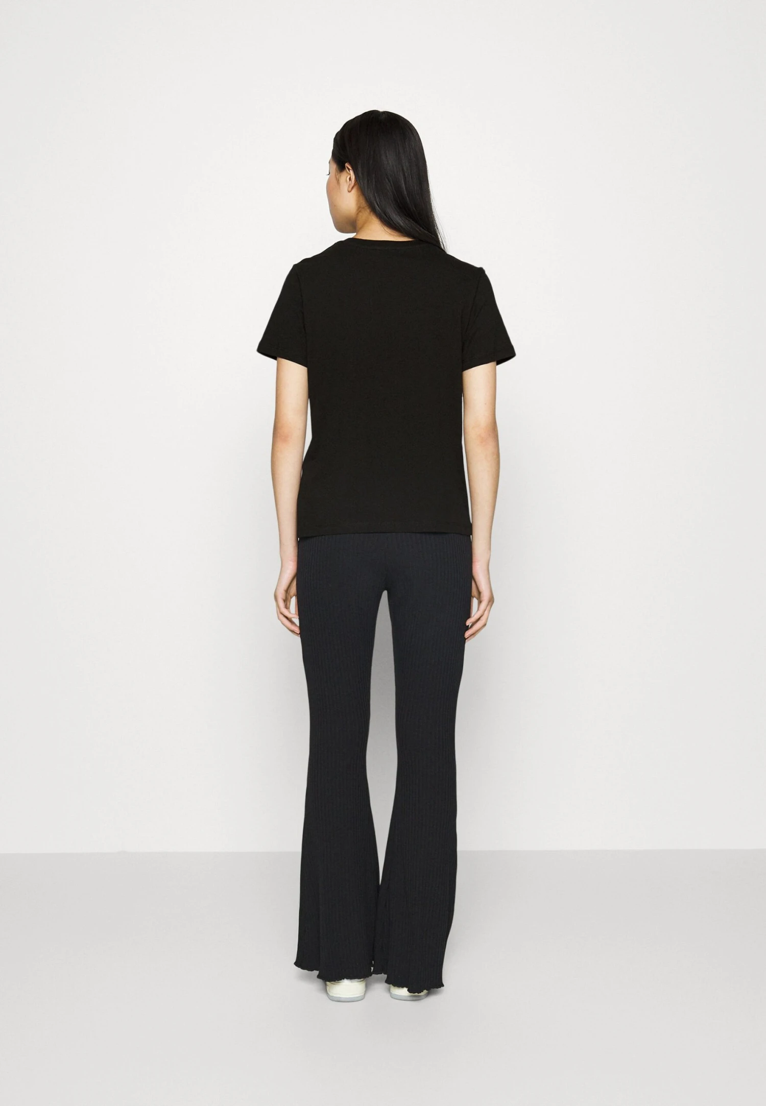 Even&Odd 2 Pack - T-Shirt Basique - Black/White 4 Even&Odd 2 Pack - T-Shirt Basique - Black/White – Image 2