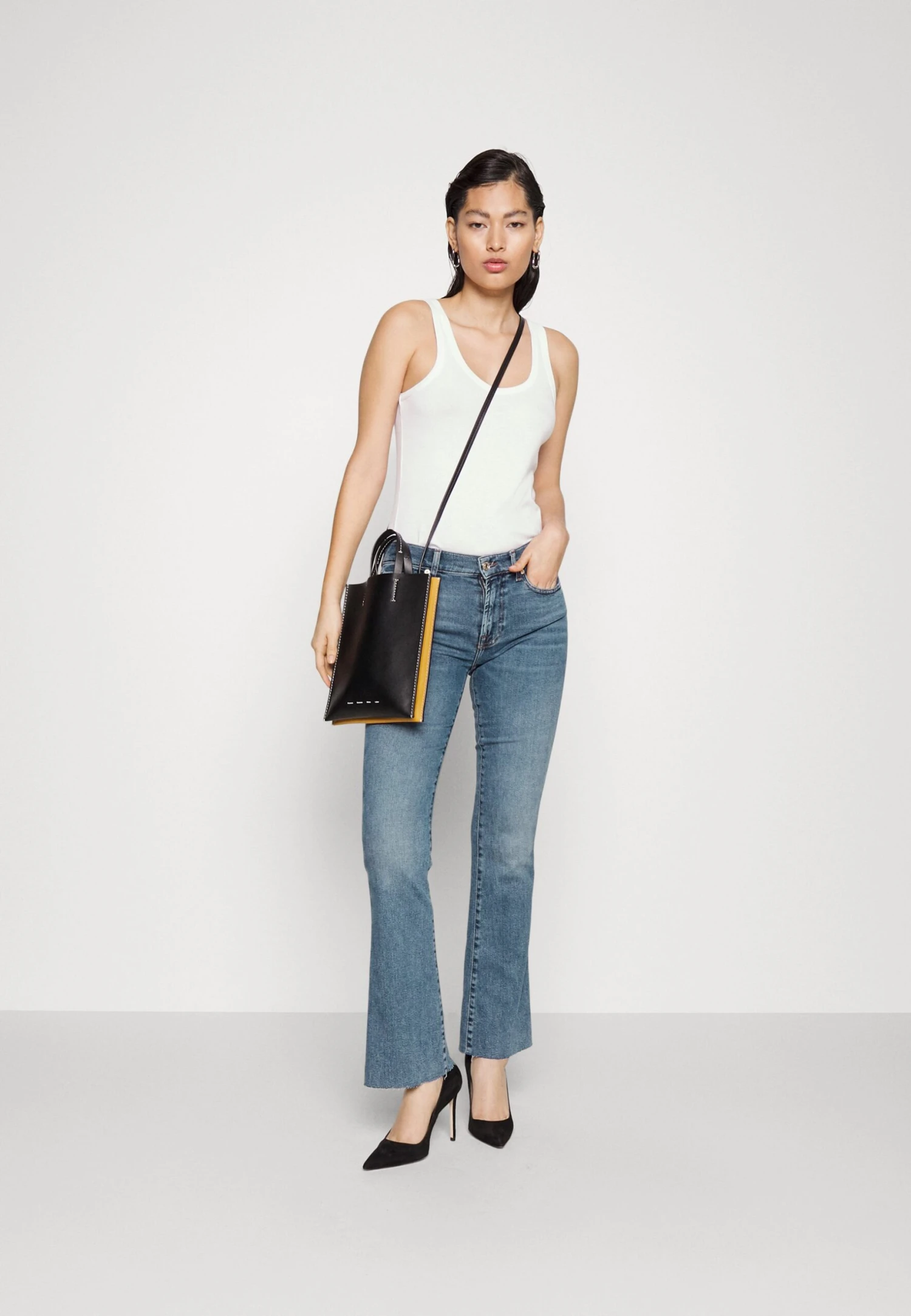 7 For All Mankind Tailorless - Jean Bootcut - Mid Blue 4 7 For All Mankind Tailorless - Jean Bootcut - Mid Blue – Image 2