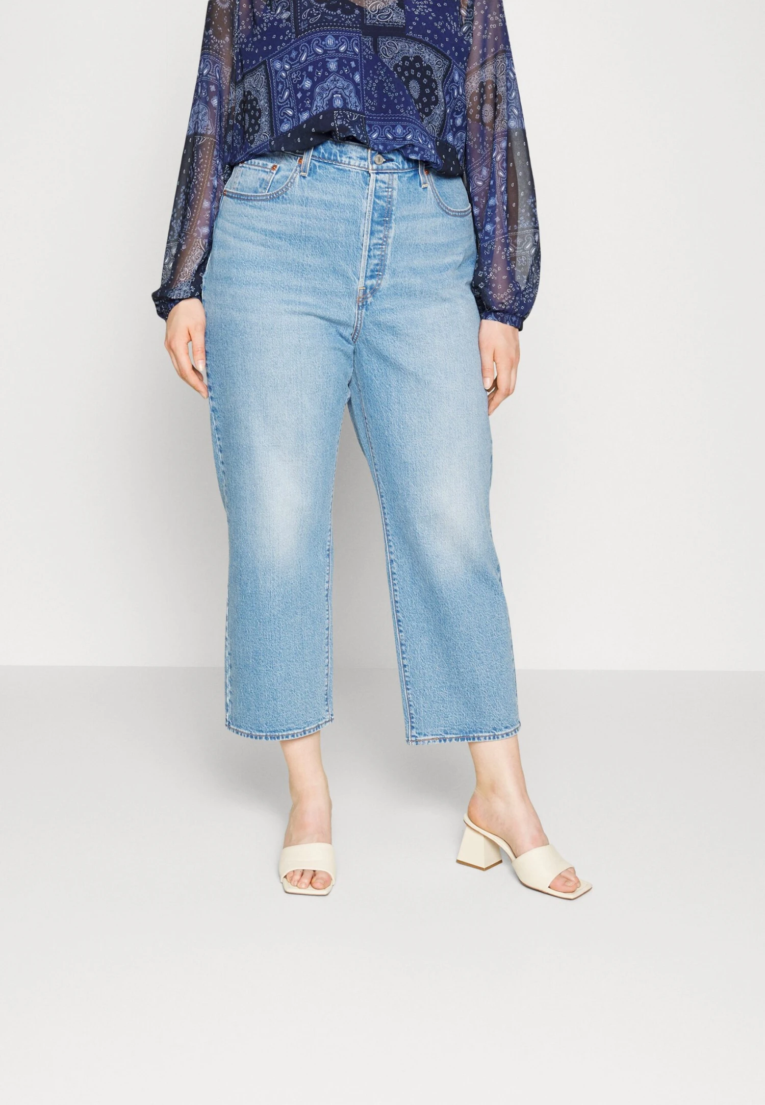 Levi's® Plus Ribcage - Jean Boyfriend - Light Indigo Worn In 2 Levi's® Plus Ribcage - Jean Boyfriend - Light Indigo Worn In