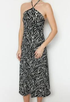 Trendyol Robe Pull - Black