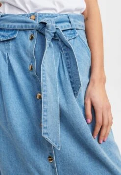 Nujenna Skirt - Jupe En Jean - Light Blue Denim -Stradivarius Soldes e1fffa16d59f412c9f7a8a17dc096a08