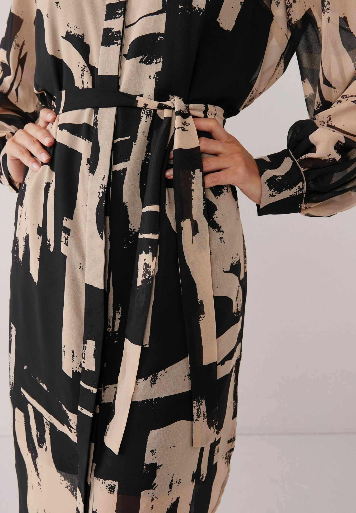 Next Printed Stud Detail Standard - Robe Chemise - Black White 6 Next Printed Stud Detail Standard - Robe Chemise - Black White – Image 4