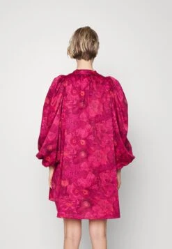 Vanessa Bruno Vanessa - Robe De Jour - Fushia -Stradivarius Soldes e591b95c79b24d9cbc272e145e46418b