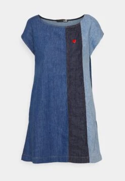 LOVE MOSCHINO Robe En Jean - Blue Denim 12 LOVE MOSCHINO Robe En Jean - Blue Denim -Stradivarius Soldes ee4ae10d6fed4b849e174861262e432f