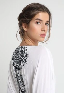 Buffalo Tunic - Accessoire De Plage - Weiß/Schwarz 13 Buffalo Tunic - Accessoire De Plage - Weiß/Schwarz -Stradivarius Soldes f1e2d6c820844611b6dbddfb8c2211a5