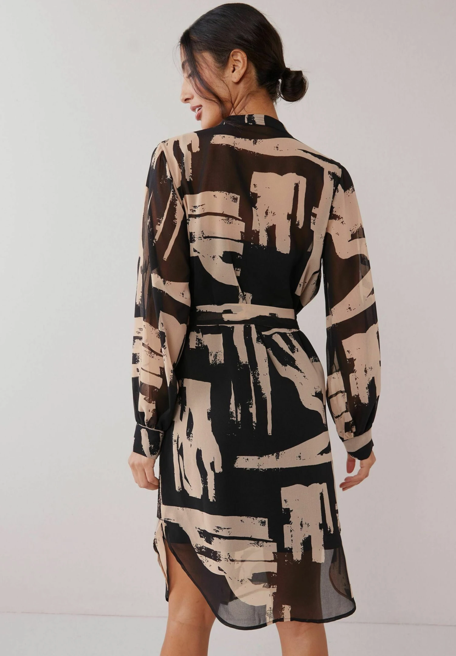 Next Printed Stud Detail Standard - Robe Chemise - Black White 5 Next Printed Stud Detail Standard - Robe Chemise - Black White – Image 3