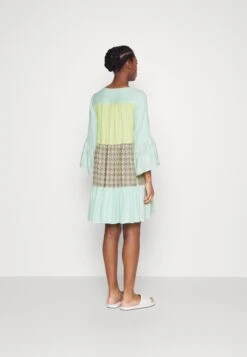 Kenya Dress - Robe De Jour - Icy Morn -Stradivarius Soldes f7d17c421e2941d692e718a6bc66ce3a