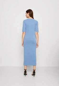 Minimum Stulli - Robe En Jersey - Quiet Harbor -Stradivarius Soldes fb8bb80c8ea44be78b8212bd51d8229b